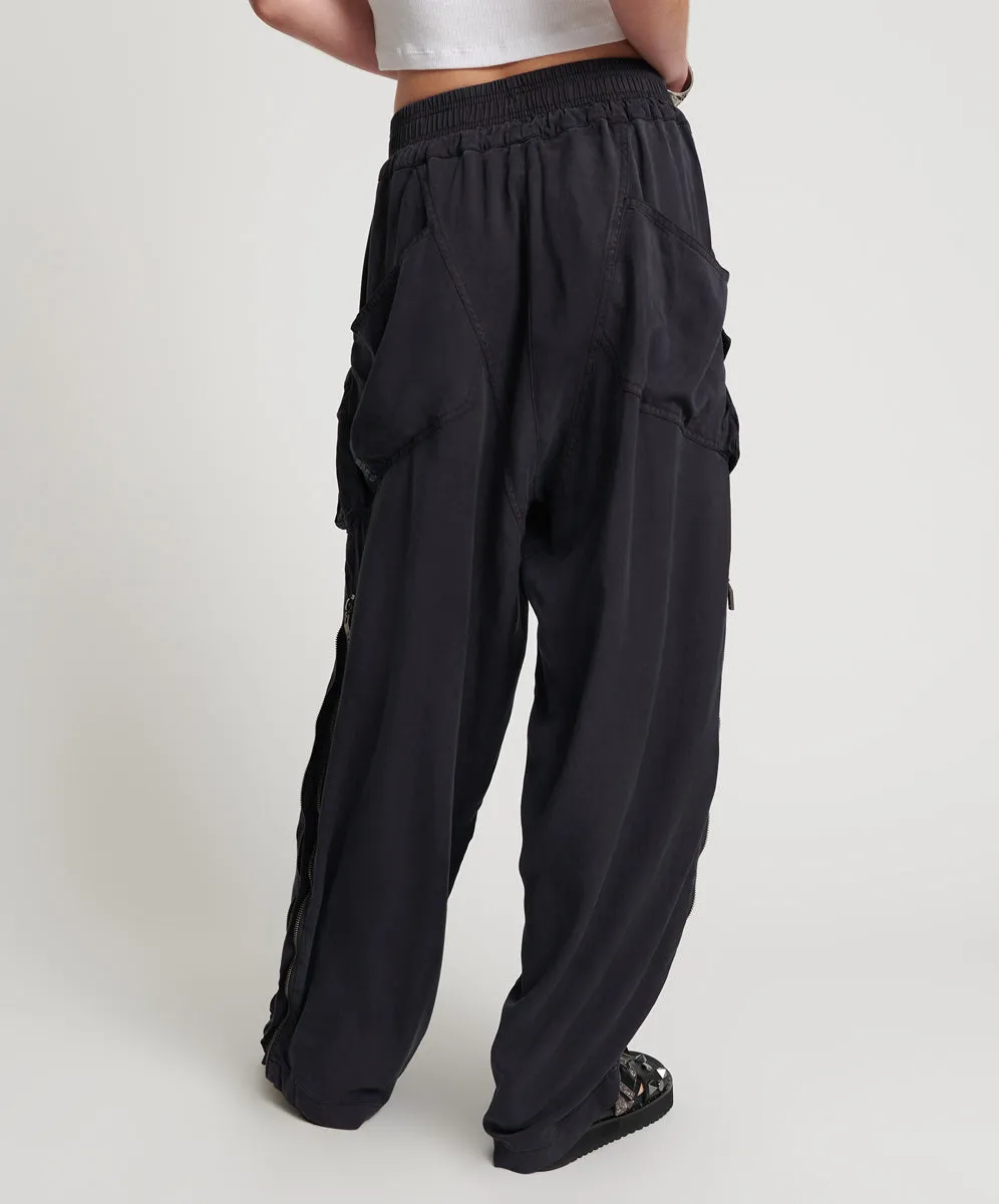 CHARCOAL TENCEL ZIPPED PARACHUTE PANTS