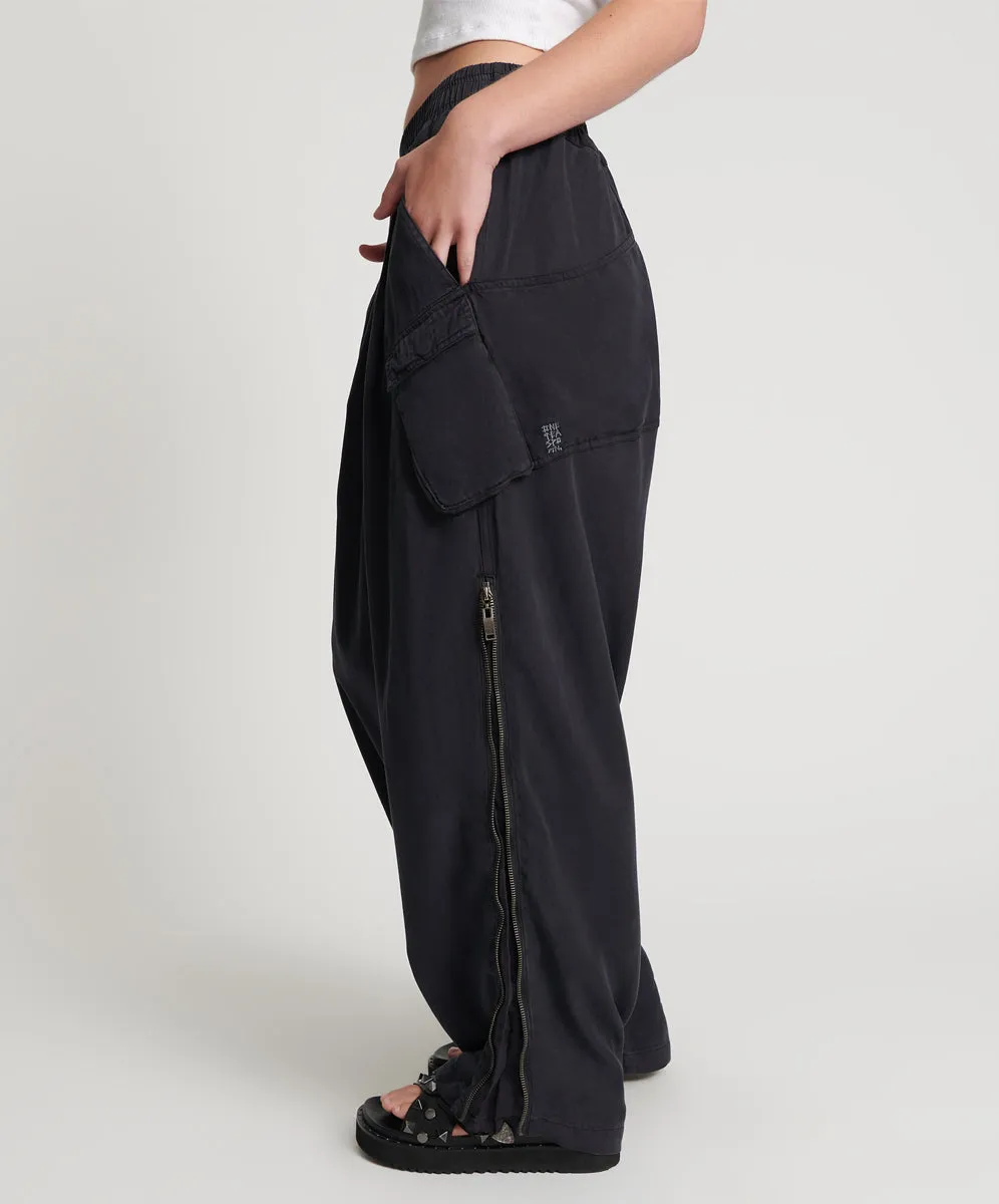 CHARCOAL TENCEL ZIPPED PARACHUTE PANTS